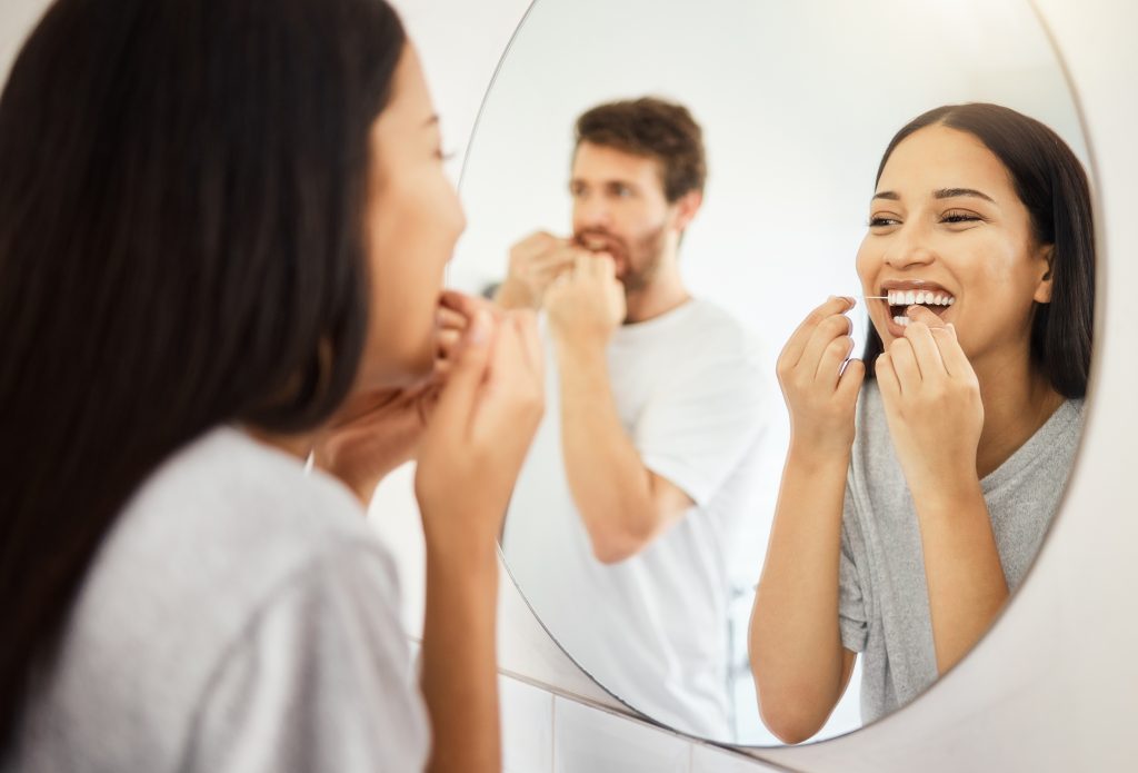 USO DEL HILO DENTAL